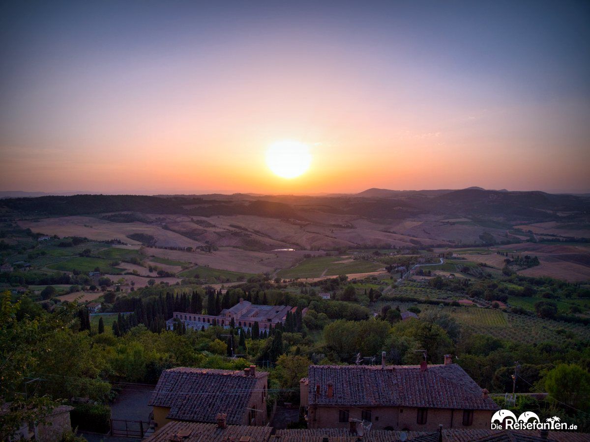 Ein fantastischer Sonnenuntergang von Montepulciano aus gesehen