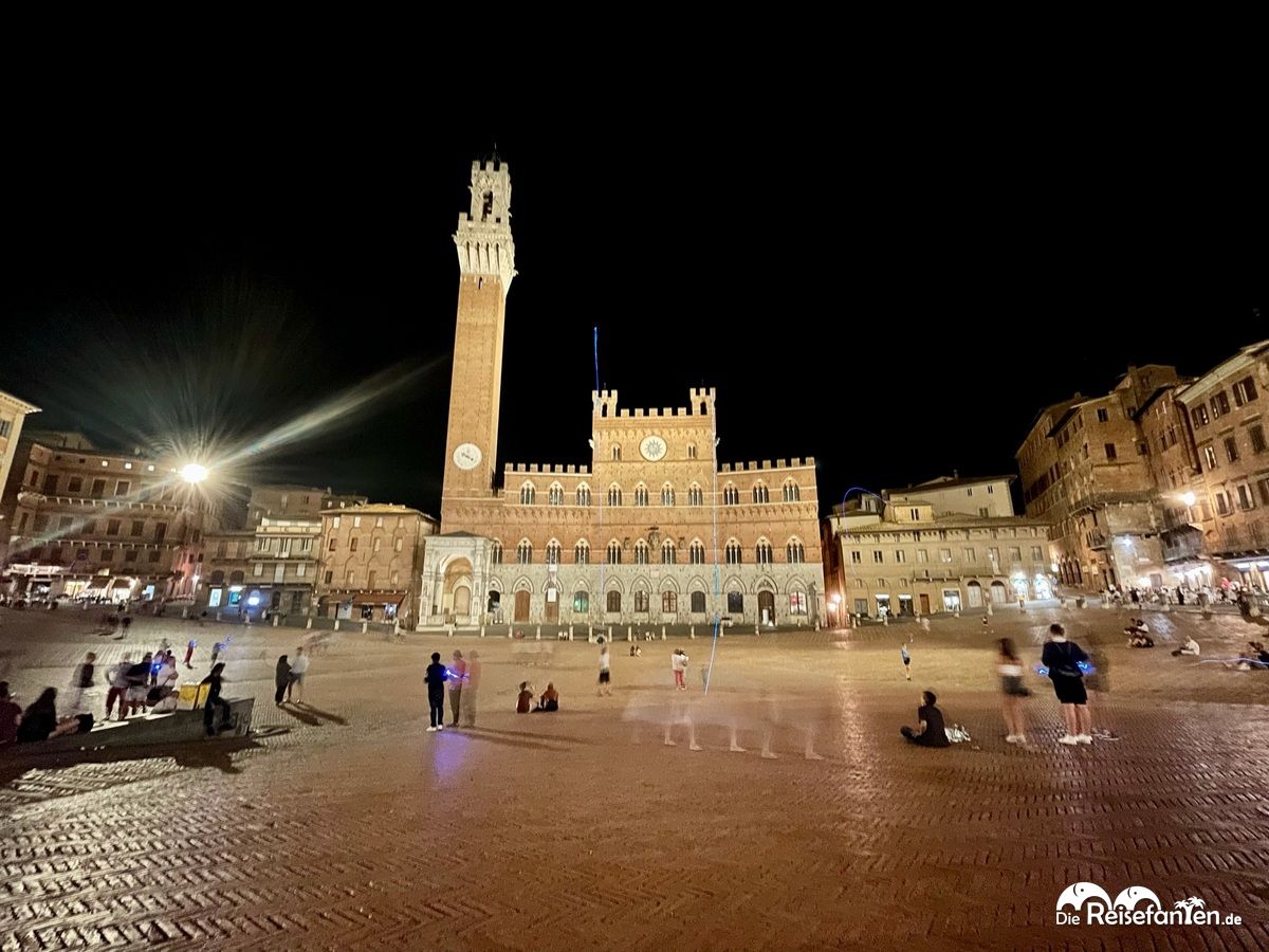 Nächtlicher Piazza del Campo in Siena