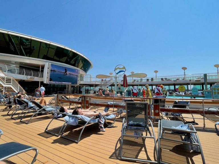 Am Pool der Jewel of the Seas