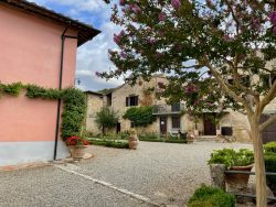 Innenhof im Tenuta di Mensanello in der Toskana