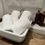 Schön angerichtete Handtücher im HOME Suites Apartment in Braunlage