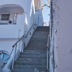 Steile Treppen auf Santorini