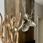 Wildtiere sind zentrales Gestaltungselement im HOME Suites Apartment in Braunlage