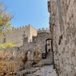 Aufgang zum Großmeisterpalast in Rhodos Stadt