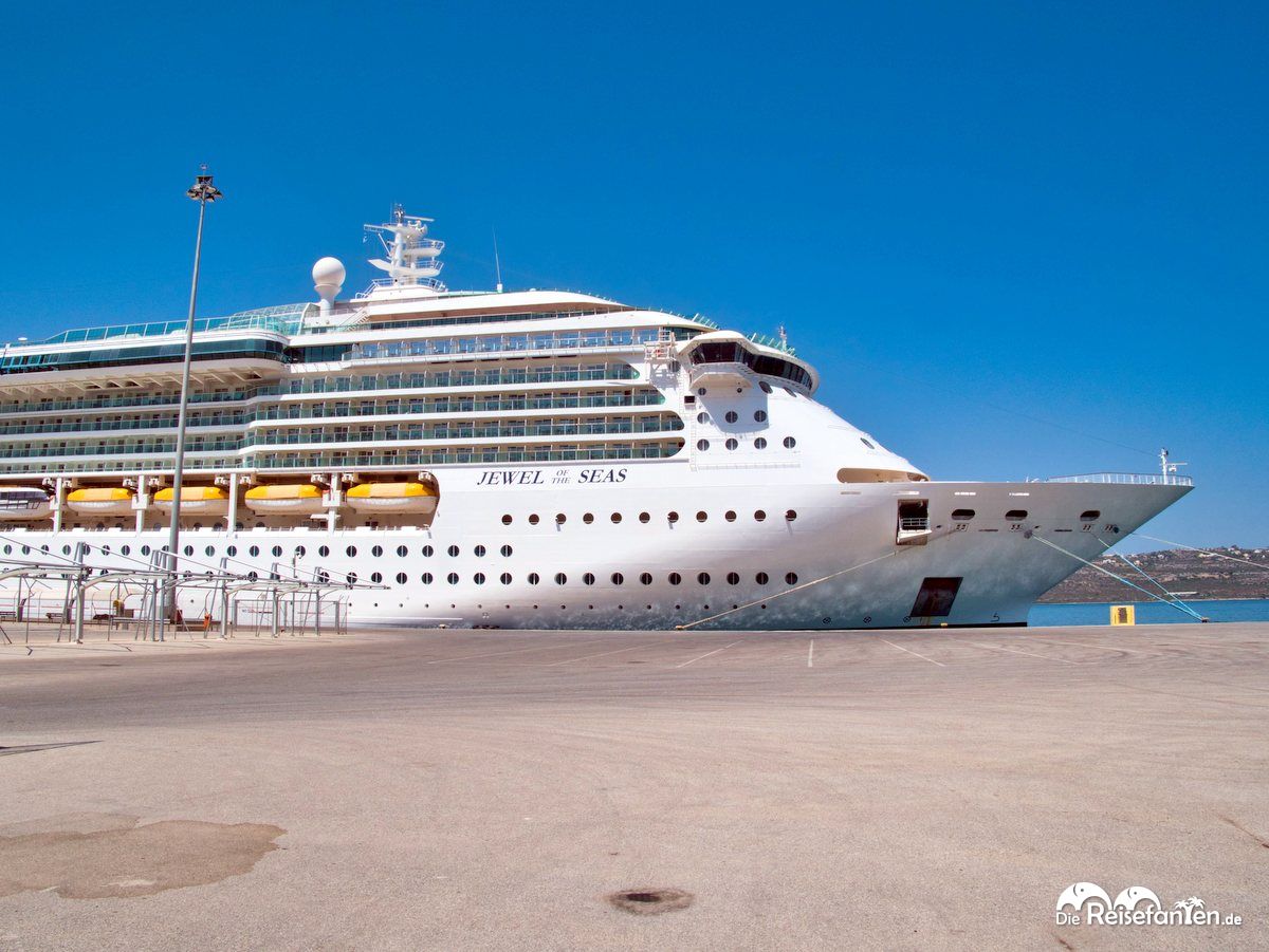 Die Jewel of the Seas im Hafen