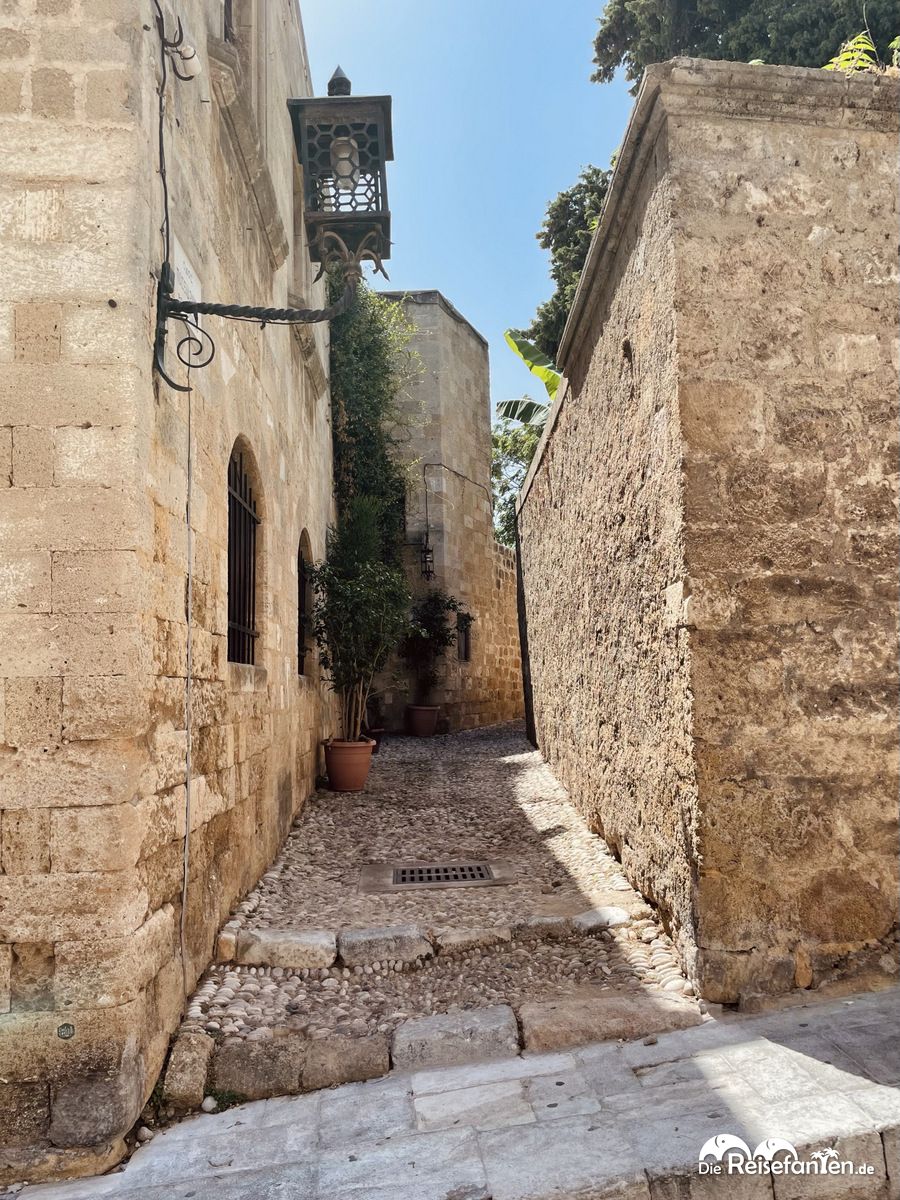 Mittelalterliche Gasse in Rhodos Stadt