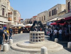 Seepferdchenbrunnen in der Alstadt von Rhodos Stadt