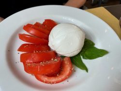 Caprese in der Bar Monti in Rom