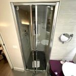 Dusche im Doppelzimmer im Trevi Palace Luxury Inn in Rom