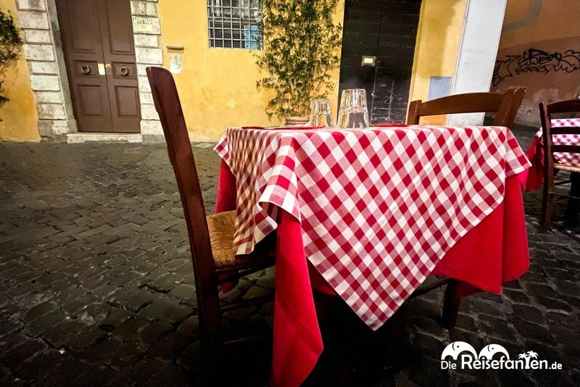 Außenbereich vom Restaurant Antica Taverna in Rom