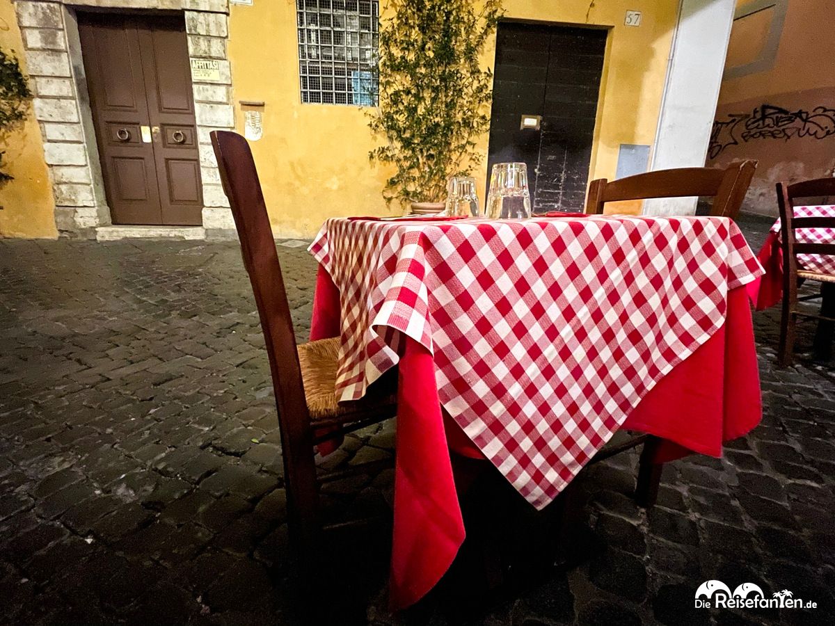 Außenbereich vom Restaurant Antica Taverna in Rom