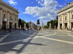 Blick vom Forum Romanum kommend auf den Kapitolsplatz