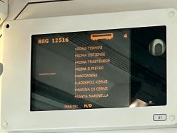 Anzeige im Regionalzug unterwegs nach Civitavecchia