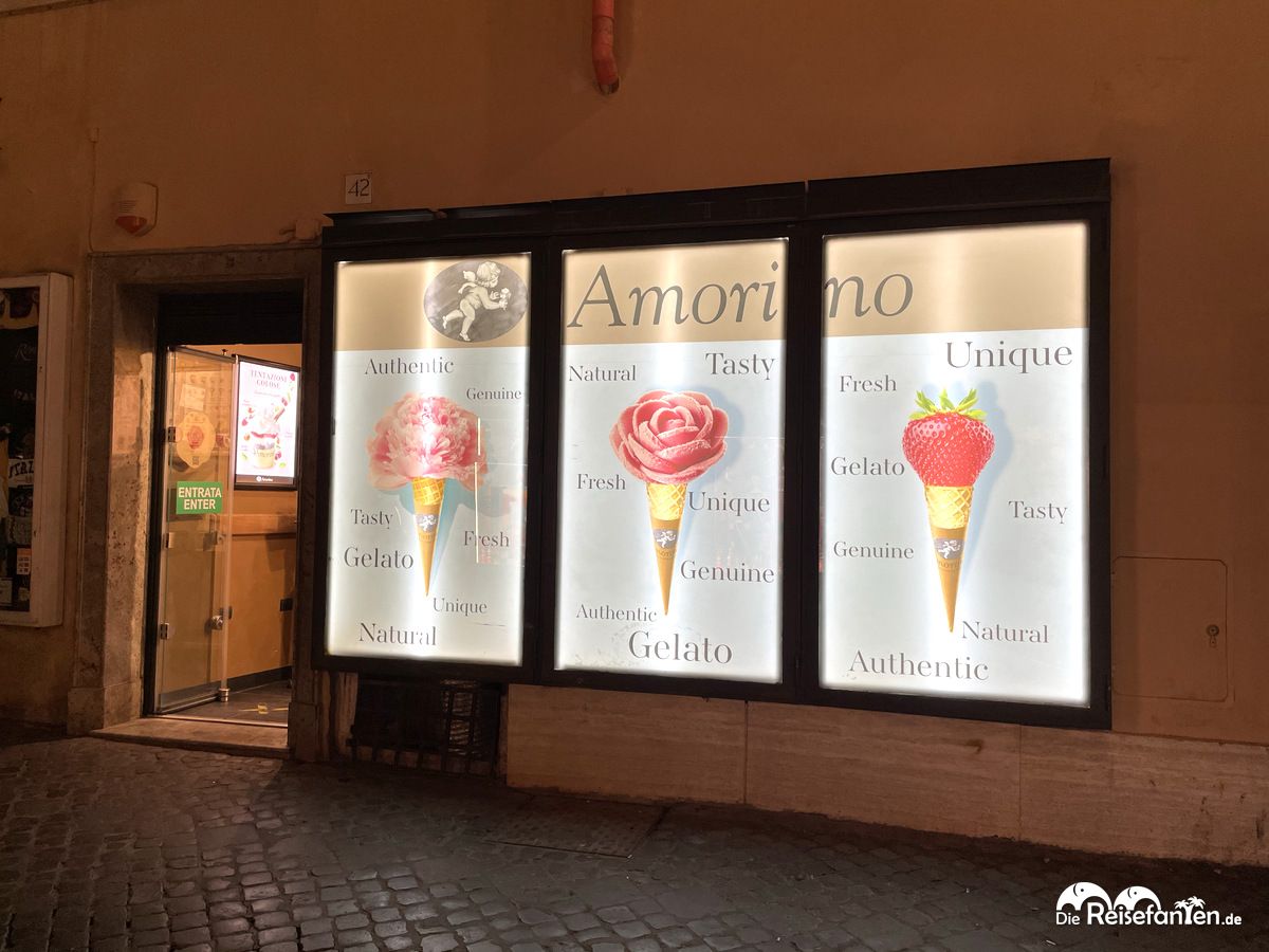 Blick auf die Gelateria Amorino in Rom