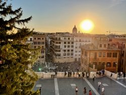 Sonnenuntergang von der Spanischen Treppe in Rom aus