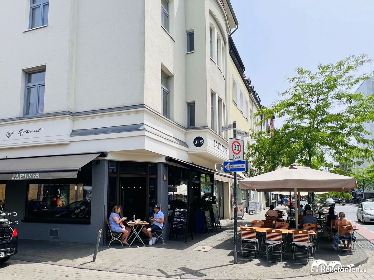 Blick auf das Jaeley's Cafe in Köln Ehrenfeld