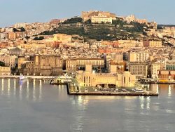 Blick auf den Hafen von Neapel