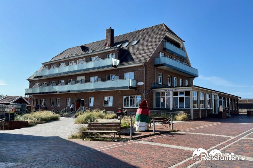 Außenansicht vom Strandhotel Wietjes auf Baltrum