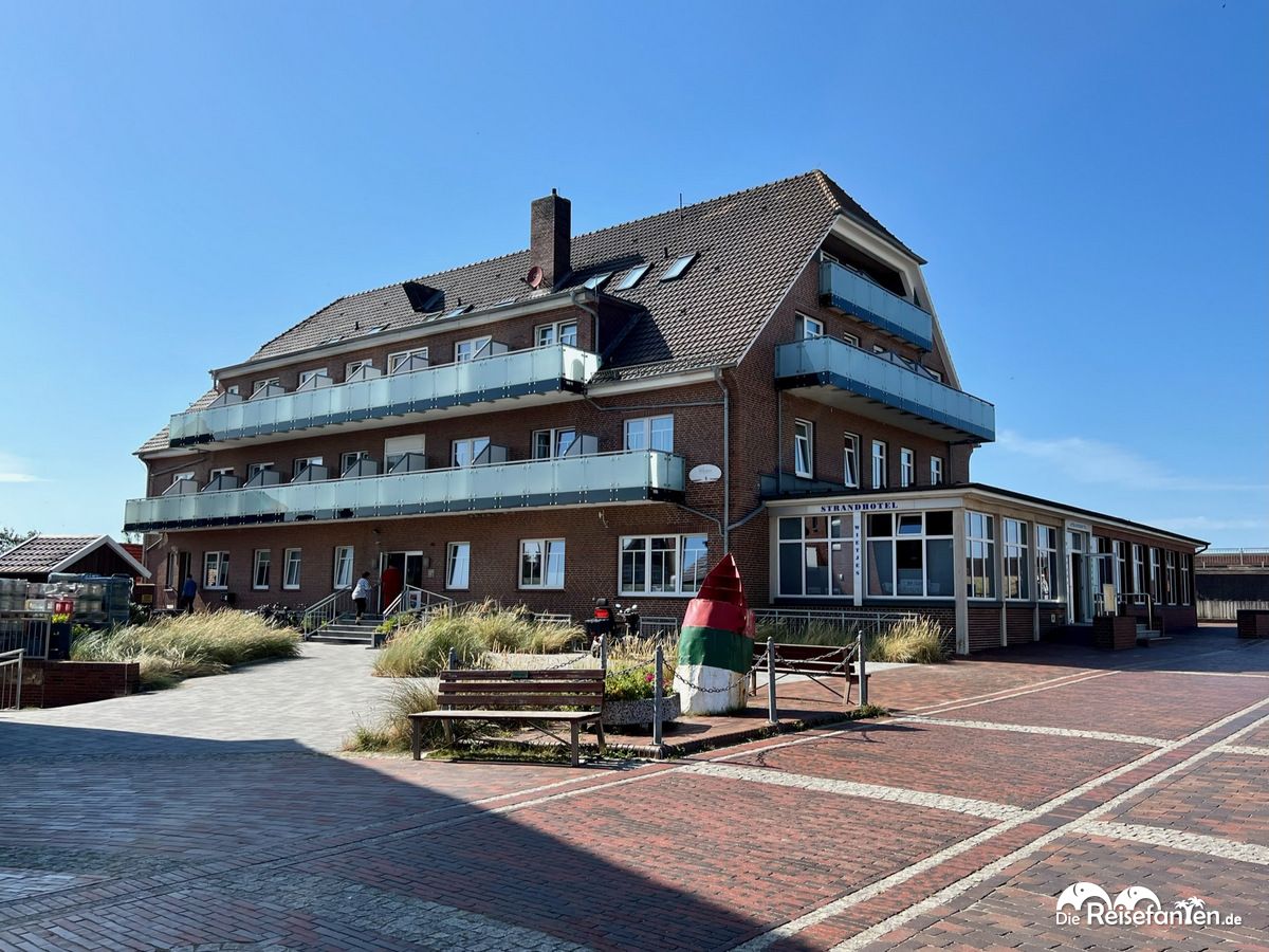 Außenansicht vom Strandhotel Wietjes auf Baltrum