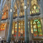 Das Licht lässt die Sagrada Familia in Barcelona erstrahlen