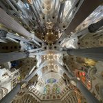 Detailverliebte Bauweise in der Sagrada Familia in Barcelona