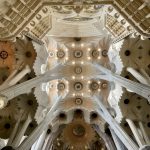 Die Decke der Sagrada Familia in Barcelona