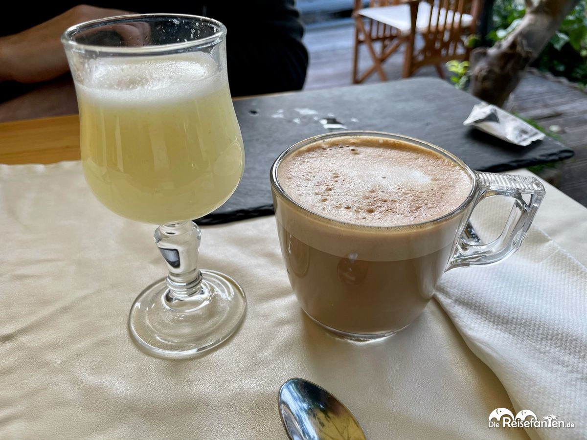 Frischer Zitronensaft und Cappuccino in der Albergo Marina in Monterosso Al Mare
