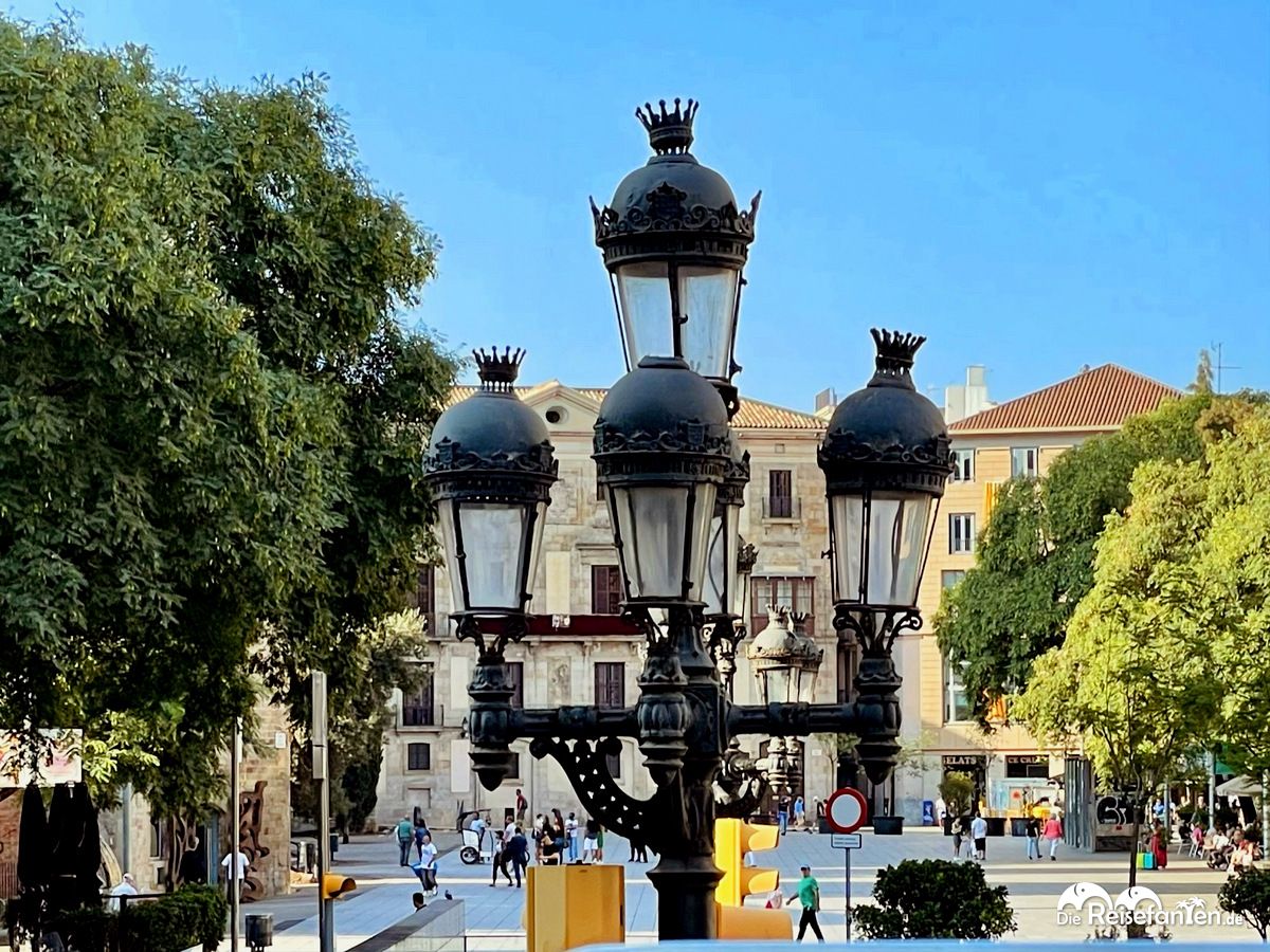 Stilvolle Laterne in Barcelona