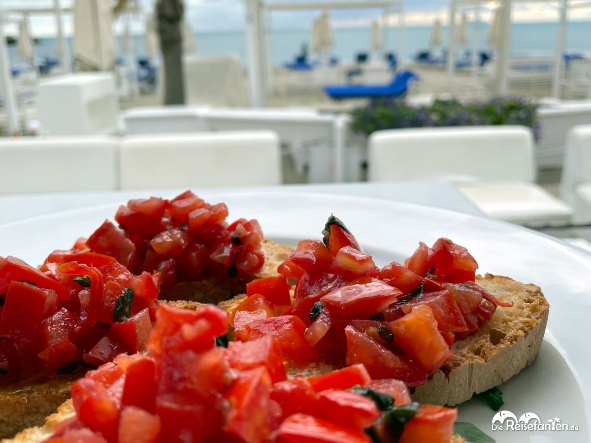 Auf einen Snack im Lo Skipper Beach Club 03