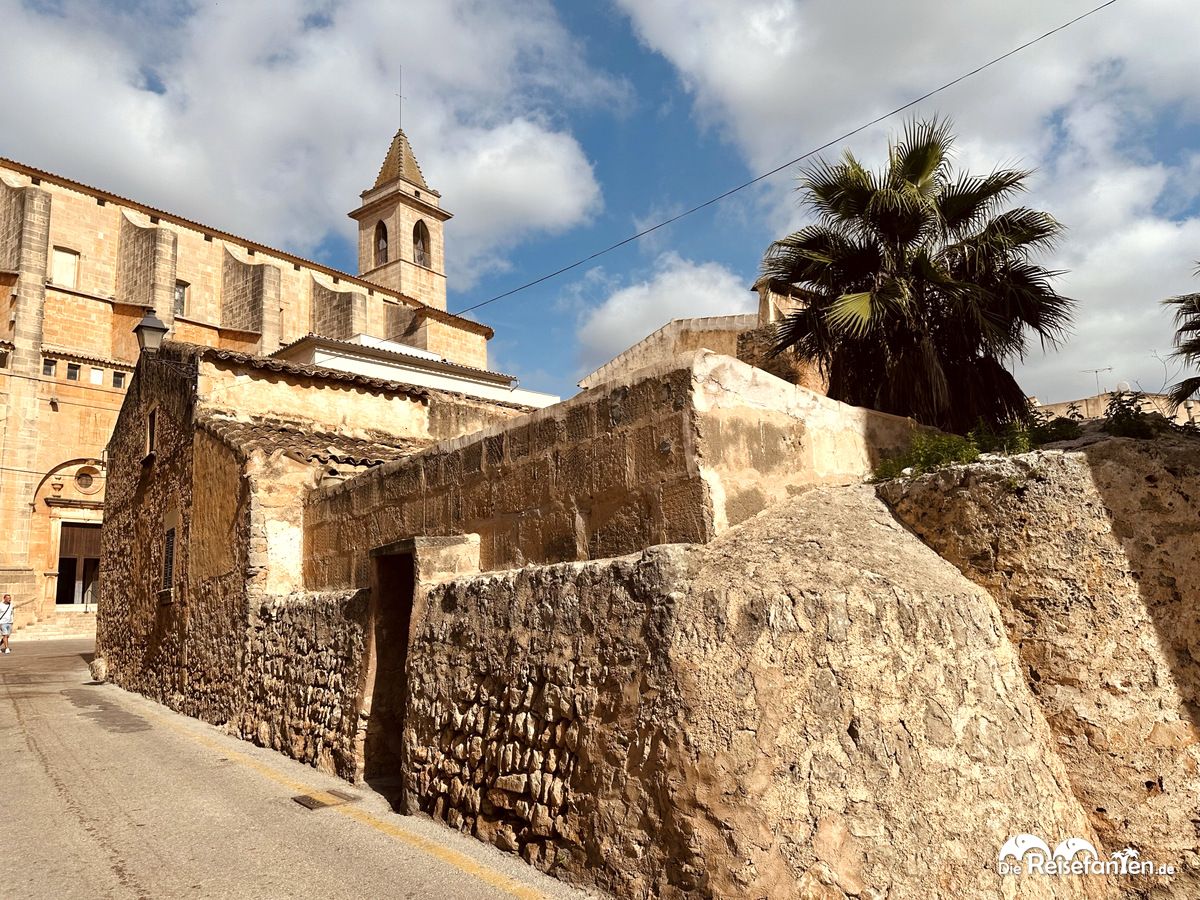 Blick auf die alten Häuser von Santanyi