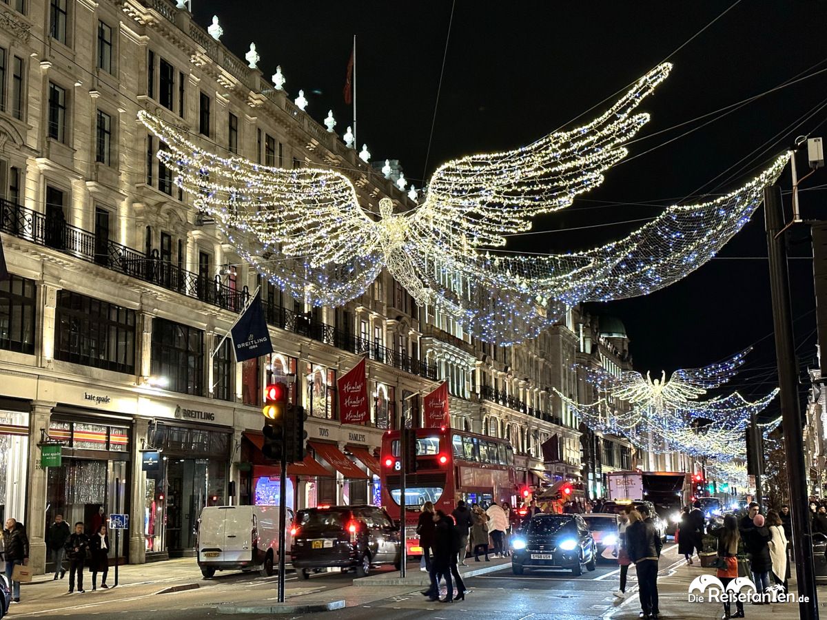 Imposante Weihnachtsbeleuchtung in der Regent Street in London