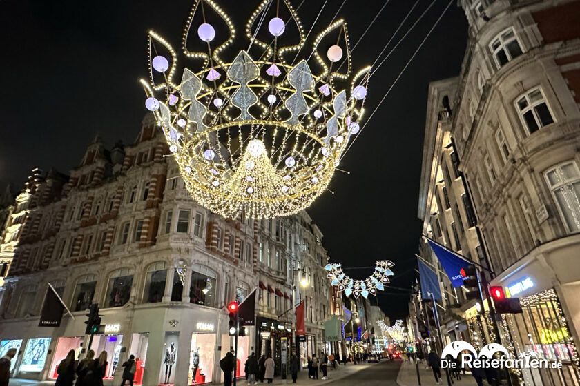 Königliche Weihnachtsdeko New Bond Street Ecke Brook Street in London