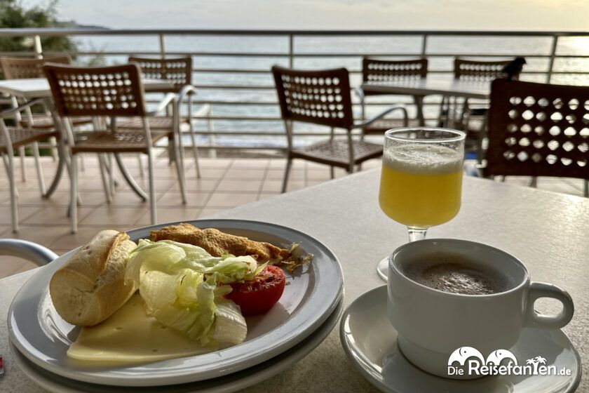 Frühstück mit Aussicht im Hotel Na Forana in Cala Ratjada