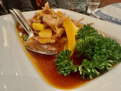 Schweinefleisch mit Gemüse im Restaurant Mai Tai in Mannheim
