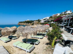 Der Strand von Agios Stefanos auf Mykonos