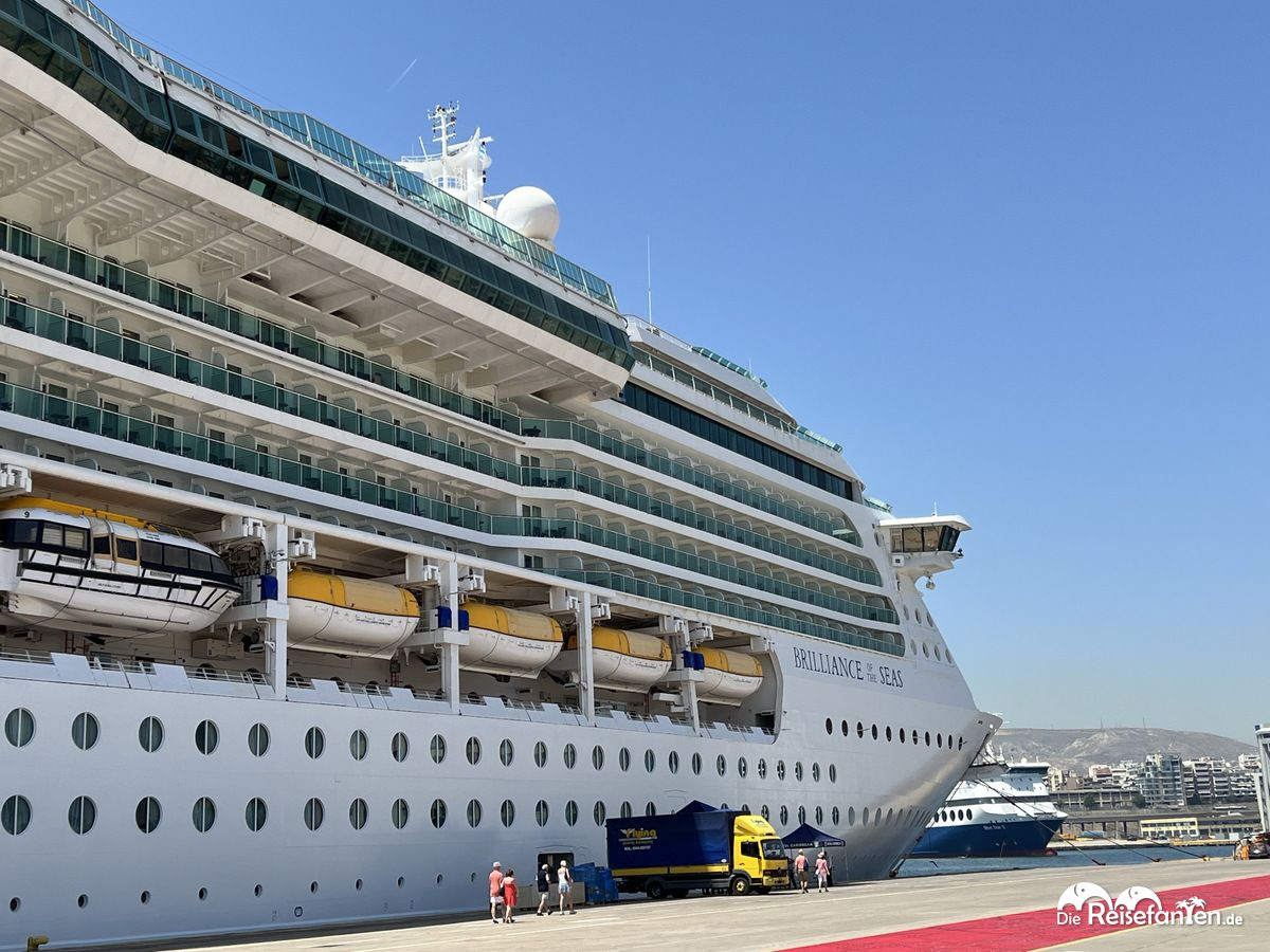 Die Brilliance of the Seas in Piraeus