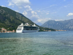 Die Brilliance of the Seas in der Bucht von Kotor