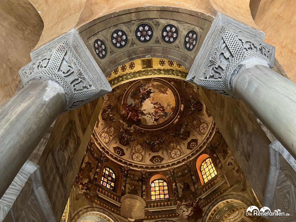 Eine von vielen Deckenmalereien in der Kirche San Vitale in Ravenna