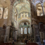 Im Inneren der Kirche San Vitale in Ravenna