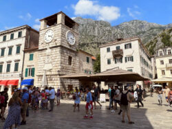 In der Altstadt von Kotor ist an Schiffstagen viel los