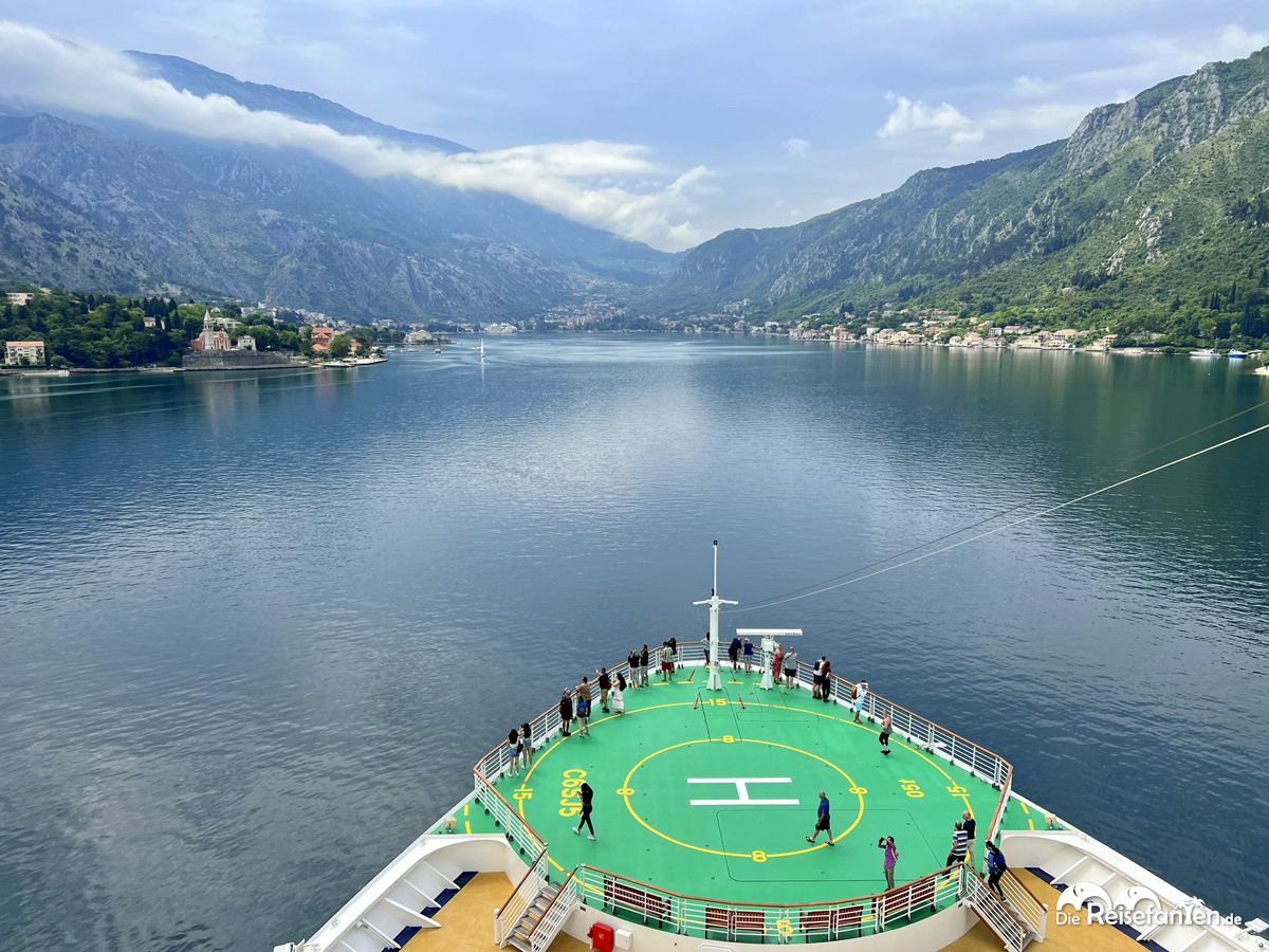 Mit der Brilliance of the Seas in der Bucht von Kotor