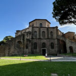 Zugang zur Kirche San Vitale in Ravenna