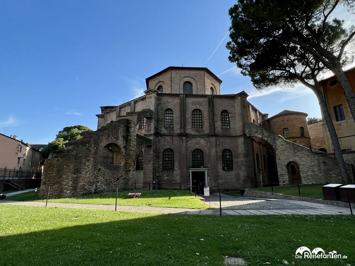 Zugang zur Kirche San Vitale in Ravenna