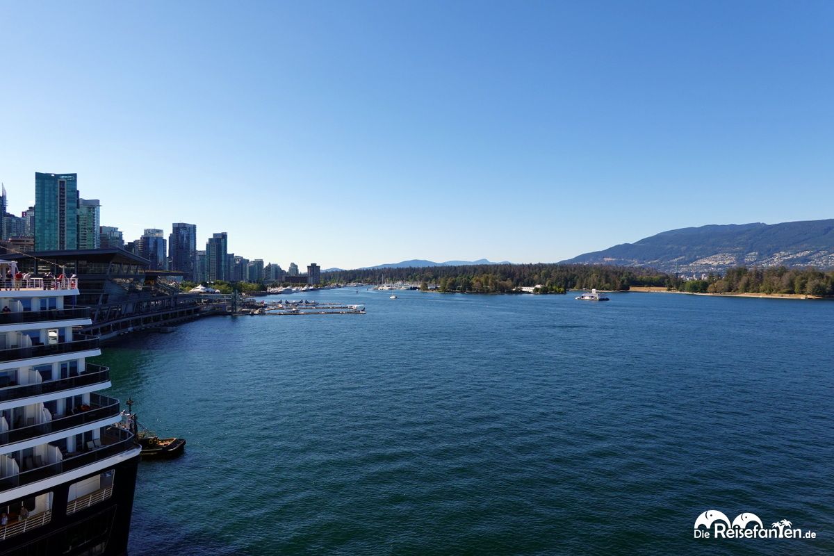 Ausfahrt aus dem Hafen von Vancouver 03