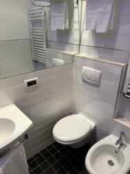 Badezimmer im Hotel Universal in Senigallia