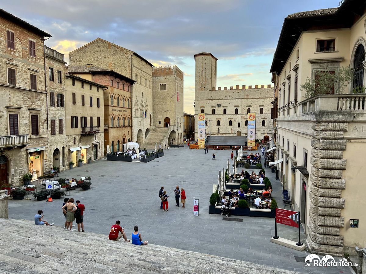 Piazza del Popolo in Todi 4