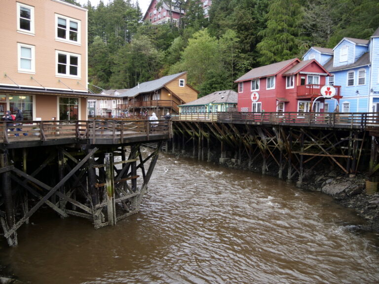 Auf der Creek Street in Ketchikan 01