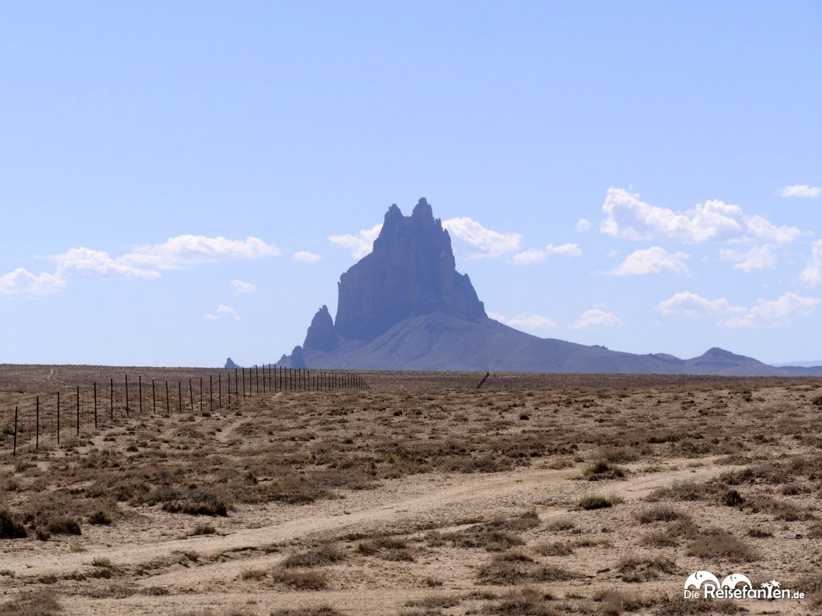 Der geflügelte Felsen in New Mexiko (Shiprock) 02