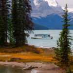 Der leere Medicine Lake und eine Bootsfahrt auf dem Maligne Lake. Natur und Kultur hautnah erleben 10