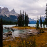 Der leere Medicine Lake und eine Bootsfahrt auf dem Maligne Lake. Natur und Kultur hautnah erleben 11